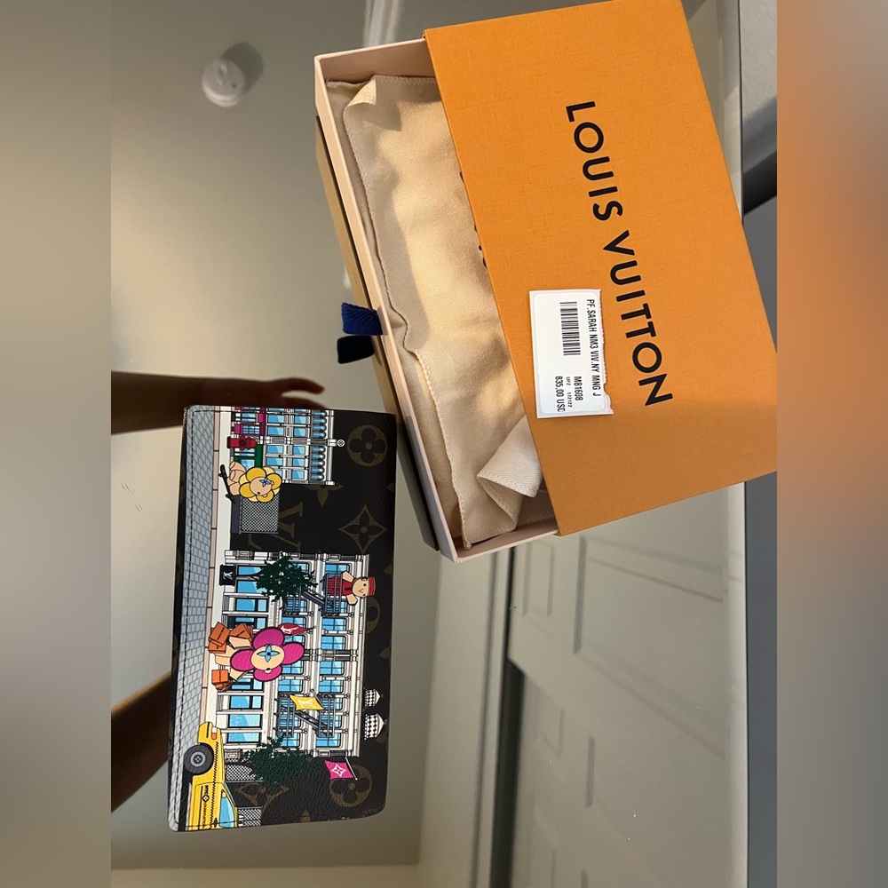 Louis Vuitton wallet New York Christmas edition